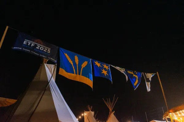 08 ETF Lausanne Nachtstimmung im Tipidorf