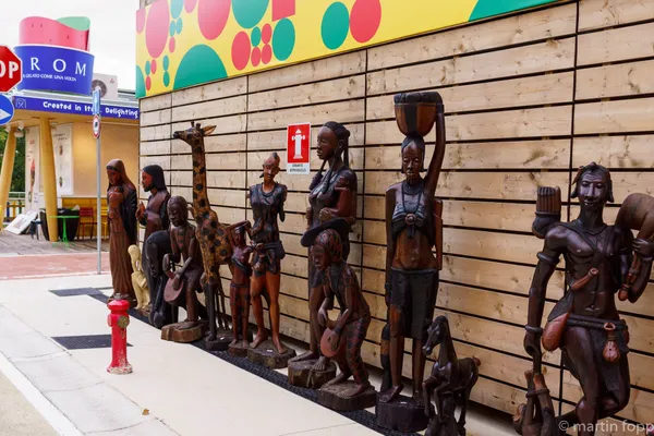 14 afrikanische Holzfiguren (1)